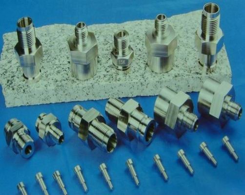SUS303 0.01MM عالية الدقة CNC تحول أجزاء موصلات مدور
