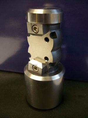 أوتوماتيا الدقة طحن آلة قطع الفولاذ المقاوم للصدأ مع 0.01MM Tolerence