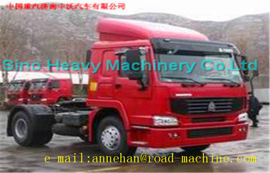 ISO CCC SINOTRUK 4 × 4 ALL LHD الدفع بالعجلات HOWO شاحنة جرار السحب 20-70T EUROII / III أو RHD 260-420HP